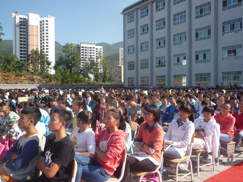 恭贺贵州道真中学2015高考两次位列全市前茅