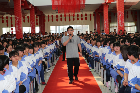 吕梁离石区江阴高中高考六十天冲刺王国权励志演讲图片